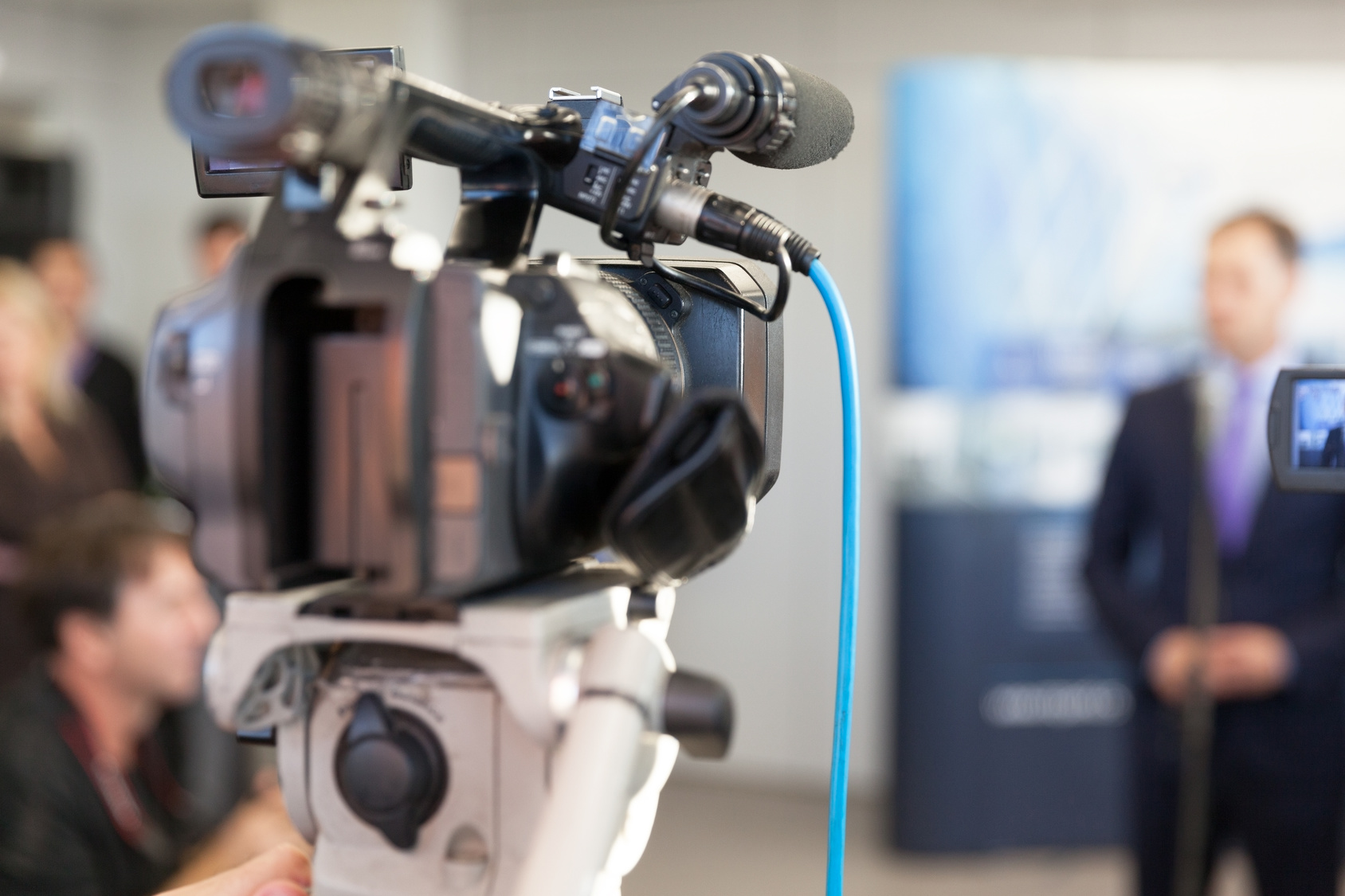 Medientraining für Krisenmanager - Kamera-Training mit auf Sie zugeschnittenen Interview-Fragen & Krisenstatements, nicht nur für Pressesprecher!